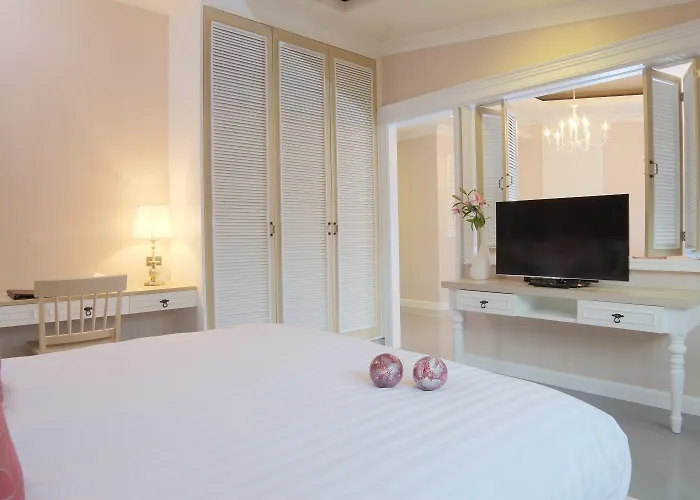 Hotel The Raya Surawong 3*