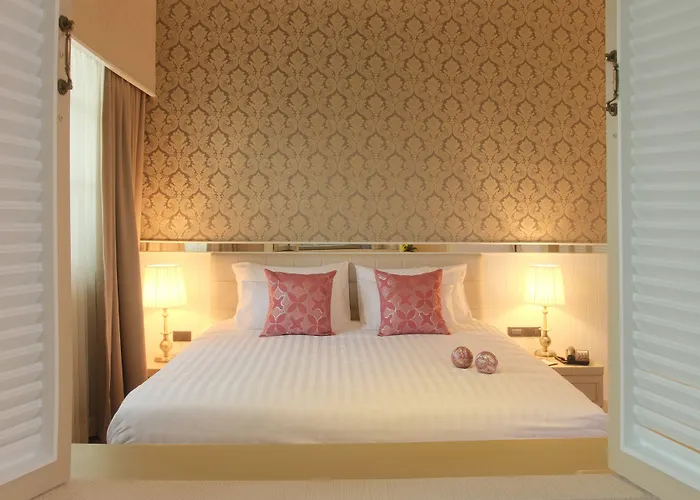 Hotel The Raya Surawong
