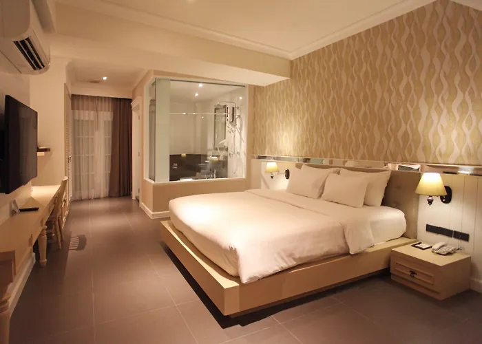 Hotel The Raya Surawong Bangkok