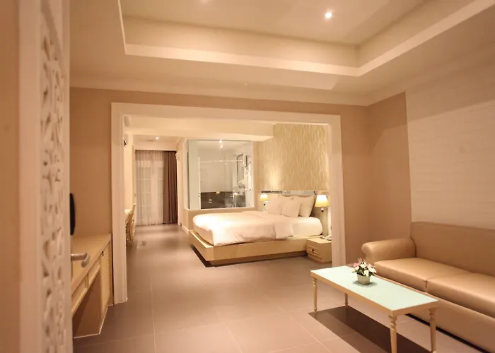 Hotel The Raya Surawong