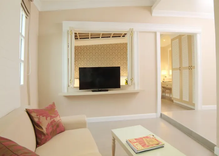 Hotel The Raya Surawong 3*