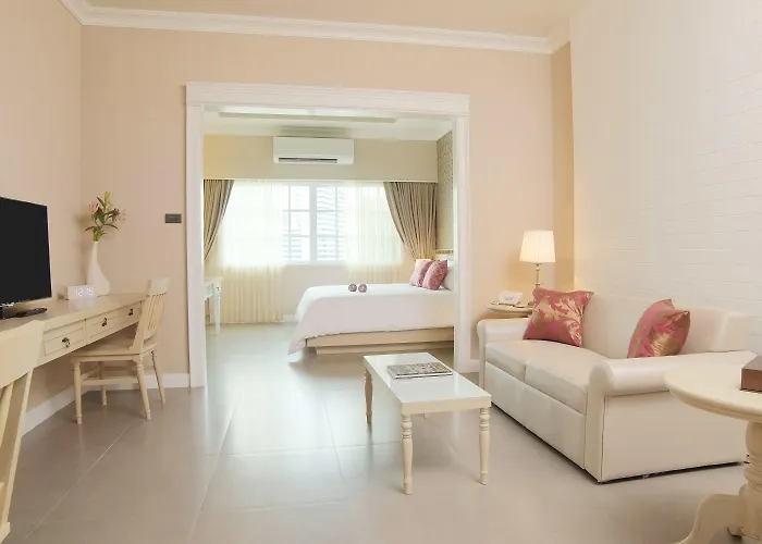 Hotel The Raya Surawong 3*