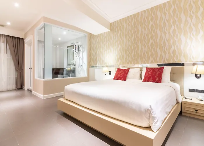 Hotel The Raya Surawong 3*