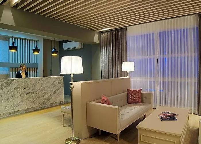 The Raya Surawong 3* Bangkok