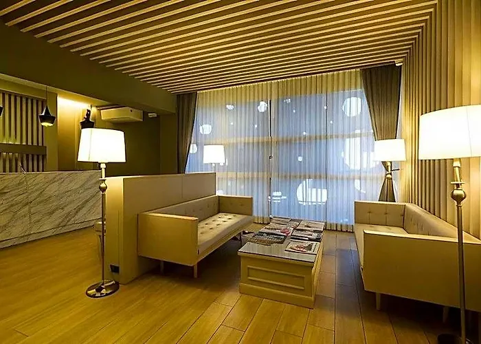 Hotel The Raya Surawong