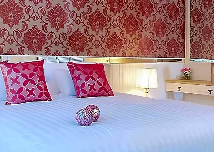 Hotel The Raya Surawong 3*