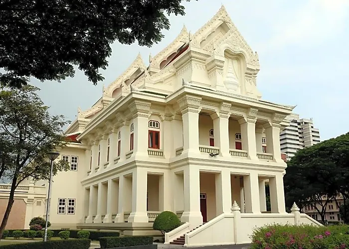 Hotel The Raya Surawong