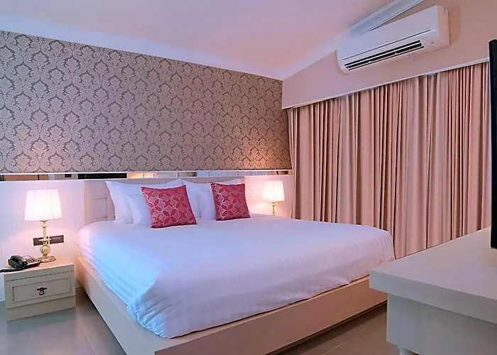 Hotel The Raya Surawong 3*